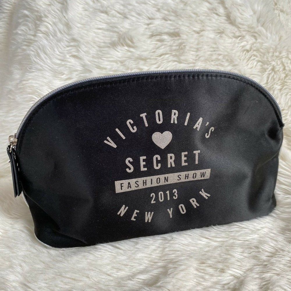 Victoria's Secret Pouch Fashion Show 2013 Cosmetic Organizer Case Black Bag VS - Picture 2 of 10